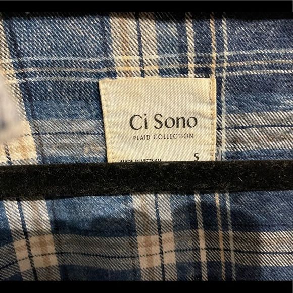 Ci Sono Plaid Button Up - Picture 9 of 10
